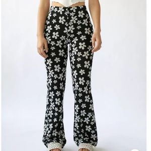 Urban Outfitters Bryn Pull On Flower Print Pants Size 0, size XS